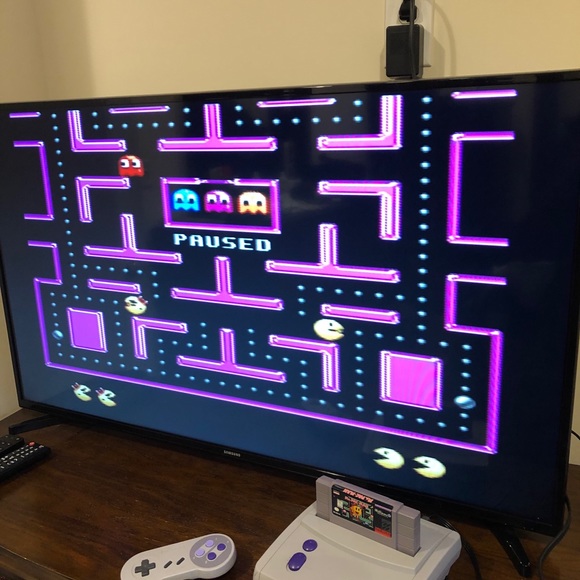 Super Nintendo Game Console - Picture 2 of 6